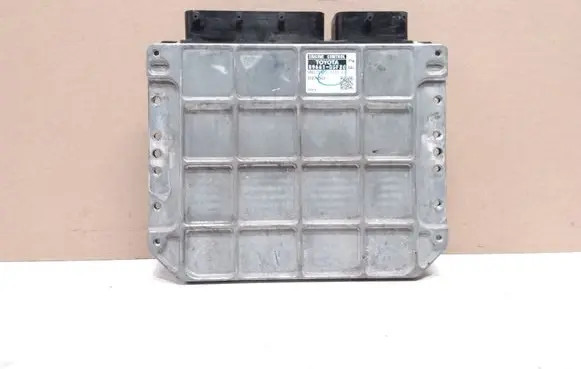 Toyota Avensis T270 Engine control unit/module 8966105F20