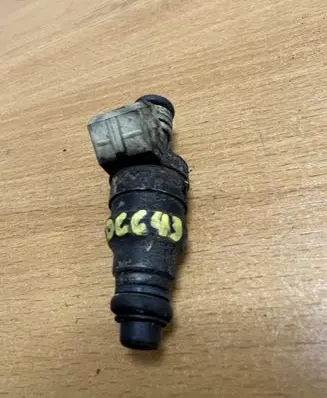 Mercedes-Benz E W124 Fuel injector 0000786423 D6643