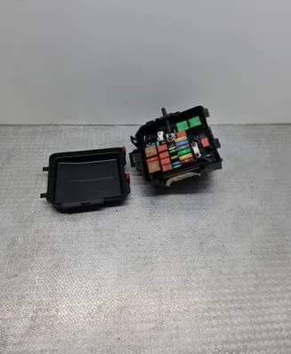 Peugeot 208 II Fuse module 9824510780 4446 9826717980