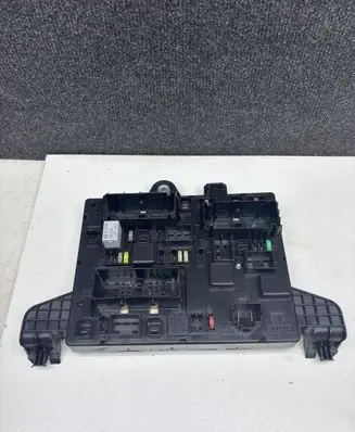 Opel Zafira C Fuse module 13368651