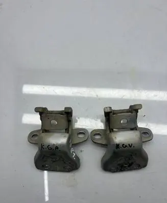 Isuzu D-Max Rear door hinge set 120215b