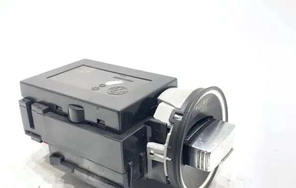 Volkswagen PASSAT B7 Ignition lock 3C0905843T