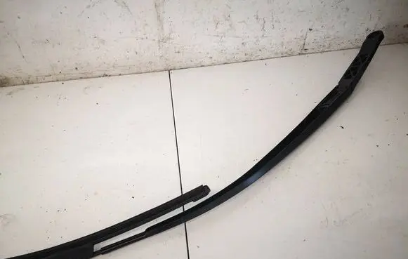 Honda CR-V Front wiper blade arm 