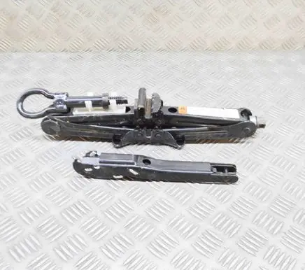 Ford Focus Tool set 6M2117B804AD DCP917035AA