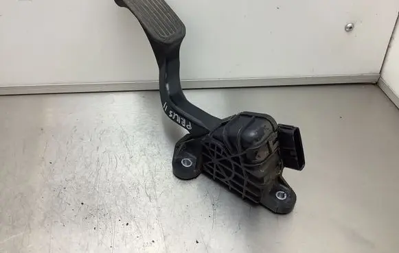 Toyota Prius (XW20) Accelerator throttle pedal 7812047050