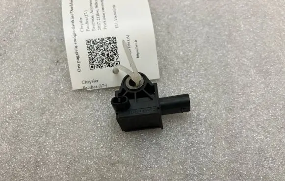 Chrysler Pacifica Airbag deployment crash/impact sensor 68174975AA