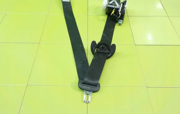 Volkswagen Polo V 6R Front seatbelt 34035271 BEZPIECZENSTWA