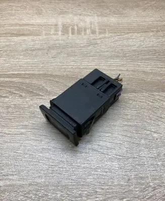 Volkswagen Golf IV Windscreen/window heater switch 1J0959621C