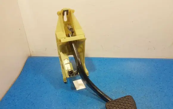 BMW 7 E38 Accelerator pedal position sensor 6752517
