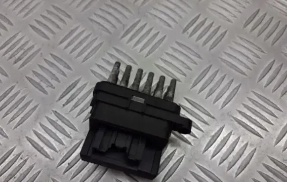 Ford Focus Heater blower fan relay 6G9T-19E624-AD