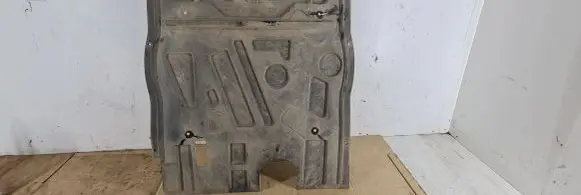 Center/middle under tray cover
