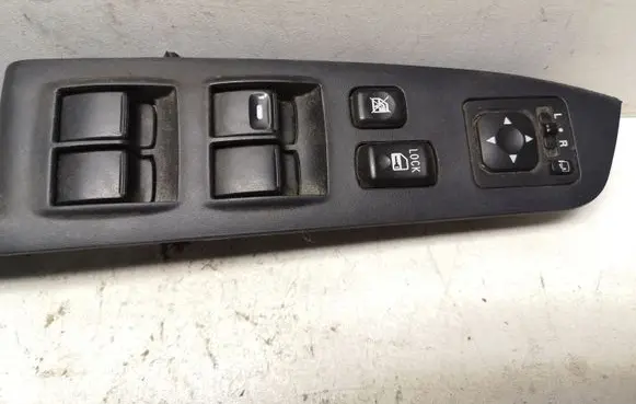 Peugeot 4007 Electric window control switch 8608A060 183569