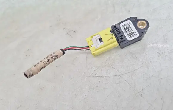 Toyota Avensis T270 Airbag deployment crash/impact sensor 8983105040