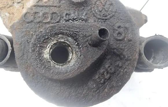 Volkswagen Golf IV Front brake caliper