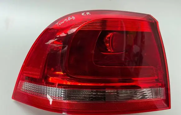Volkswagen Touareg II Rear/tail lights 7P6945095F 90044761
