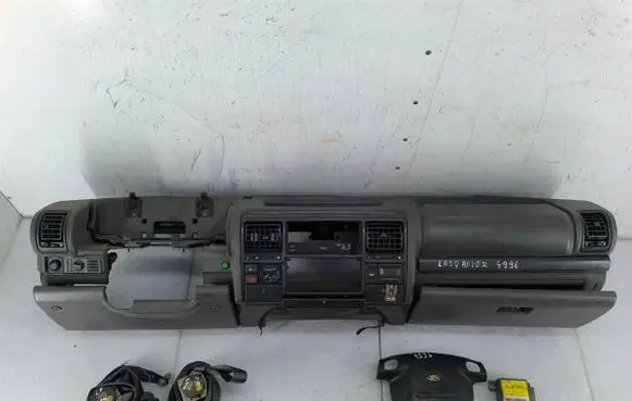 Land Rover Discovery Dashboard YWC106600