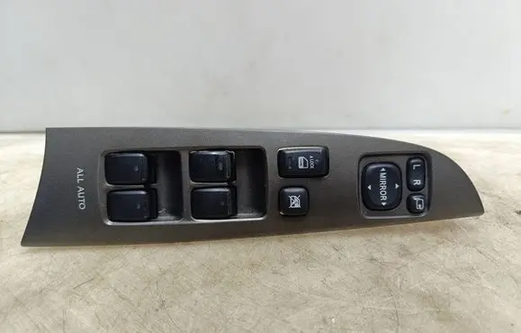 Lexus IS 220D-250-350 Electric window control switch 8404053080