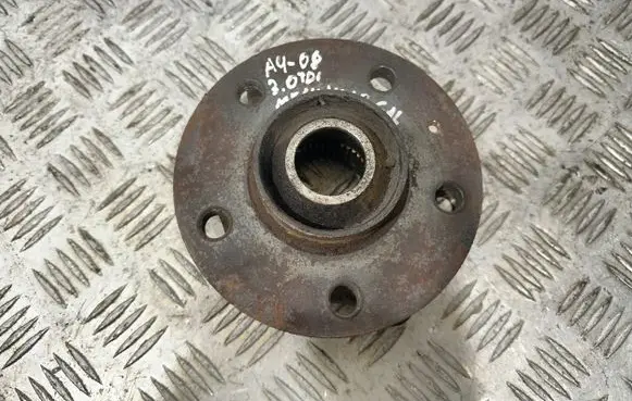 Audi A4 S4 B8 8K Rear wheel hub