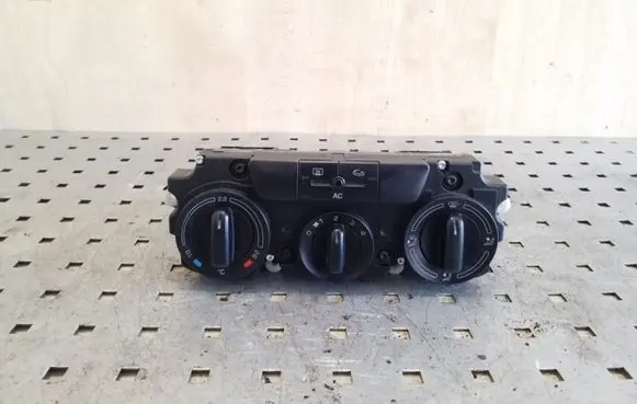 Skoda Octavia Mk2 (1Z) Climate control unit