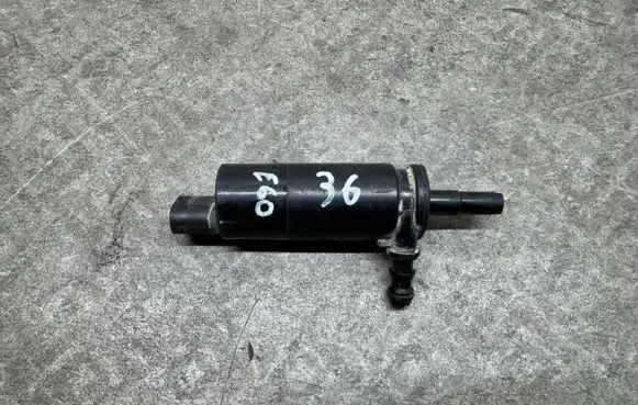 BMW X3 E83 Headlight washer pump 6973097 8377430