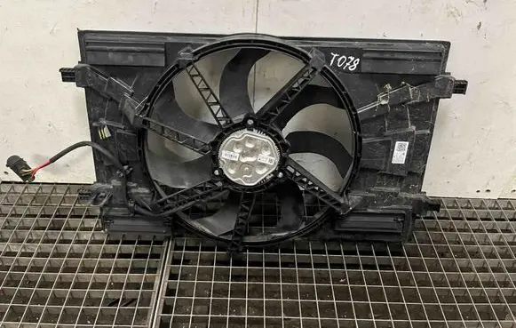 Seat Leon (5F) Radiator cooling fan shroud 5Q0121203DQ