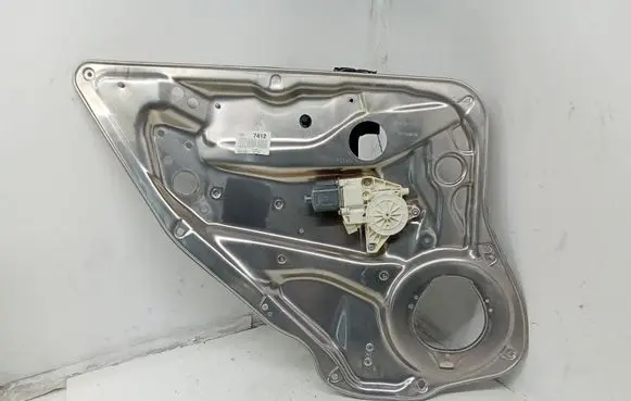 Mercedes-Benz E W212 Rear door window regulator with motor 981694104 A2125407605 A2128201202