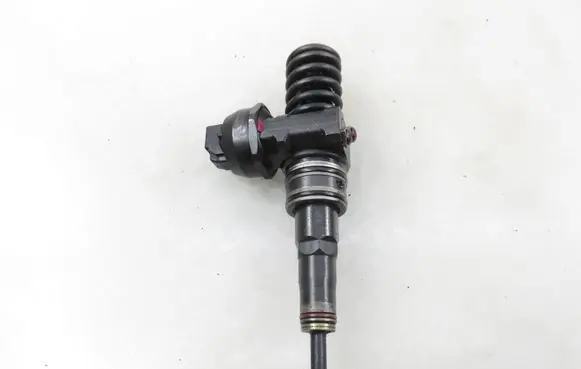 Skoda Fabia Mk1 (6Y) Fuel injector 038130073AG