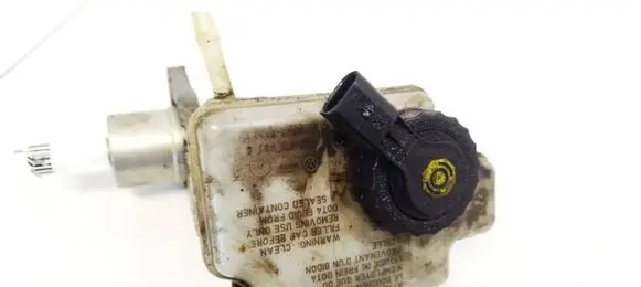 Brake fluid reservoir