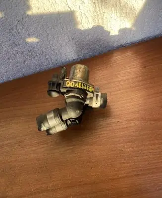 Mercedes-Benz E W210 Coolant heater control valve 0018307784 E939