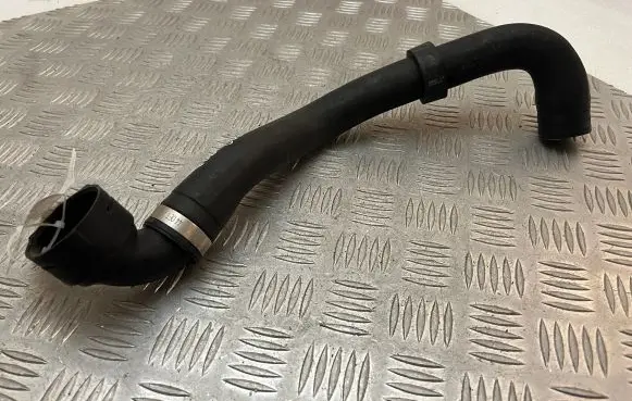 Volvo XC90 Engine coolant pipe/hose 31474845