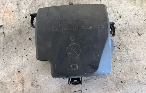 Iveco Daily 6th gen Fuse box cover 5801393356