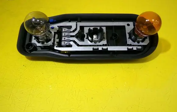 BMW 5 E39 Tail light bulb cover holder 393390 2496339