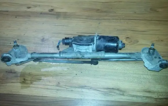 Toyota Yaris Verso Front wiper linkage and motor 