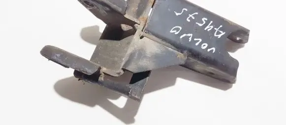 Volvo S40, V40 Engine mounting bracket