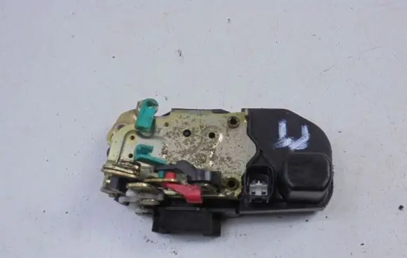 Chrysler Sebring (ST-22 - JR) Rear door lock