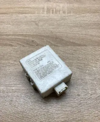 Toyota Sienna XL20 II Door central lock control unit/module 208941110 11490065C