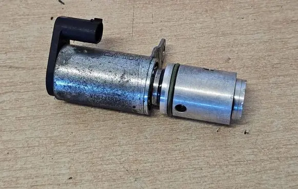 Volvo V70 Camshaft vanos timing valve 31216222