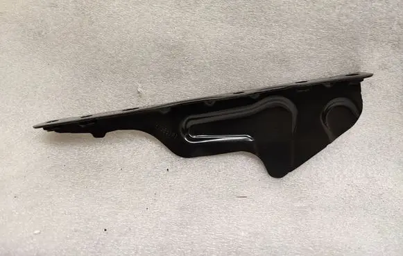 Volvo S90, V90 Fender mounting bracket 31440215