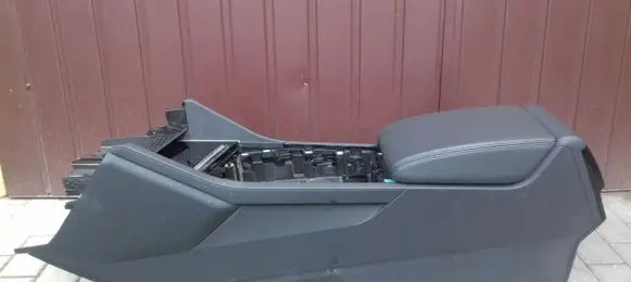 Volkswagen Touareg III Center console