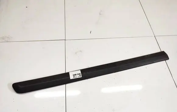 Chrysler Voyager Rear door trim (molding) 37377927