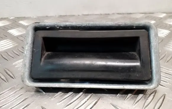 Tailgate opening switch