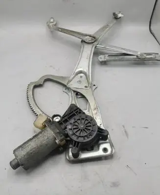 Mercedes-Benz E W210 Front door window regulator with motor 0130821709