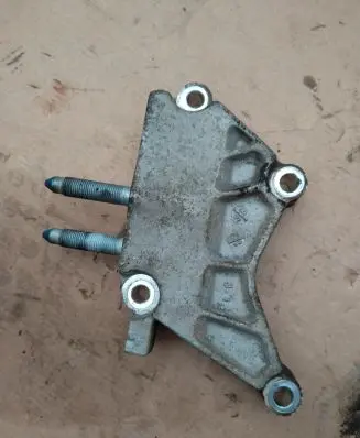 Hyundai Santa Fe Engine mounting bracket