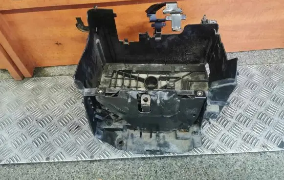Renault Scenic III - Grand scenic III Battery box tray T06009A180