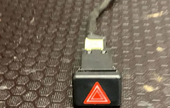 Audi A4 S4 B7 8E 8H Hazard light switch 8E0941509 B6WL PA6GF30