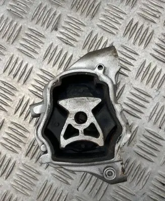 Volvo S80 Engine mount bracket