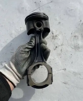 Mercedes-Benz C W205 Piston with connecting rod 082318
