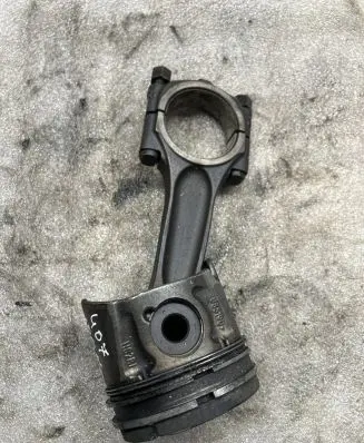 Peugeot 407 Piston 085190