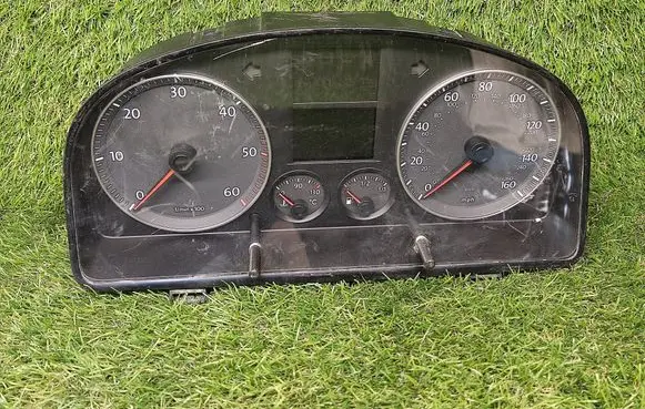 Speedometer (instrument cluster)
