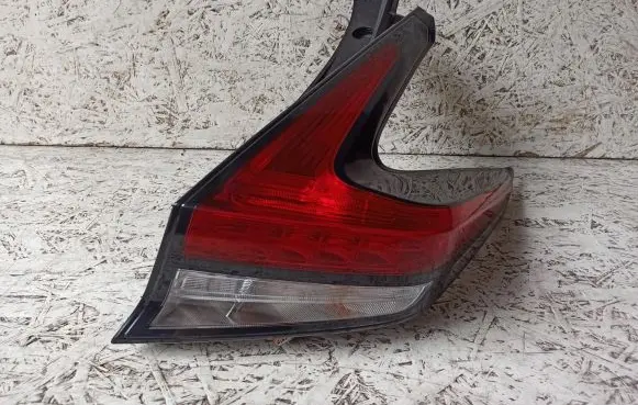 Nissan Leaf II (ZE1) Rear/tail lights